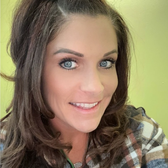 Meet your Posher, Dawn - Picture 2 of 2